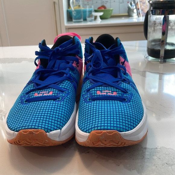 Lebron witness VII - Picture 2 of 4